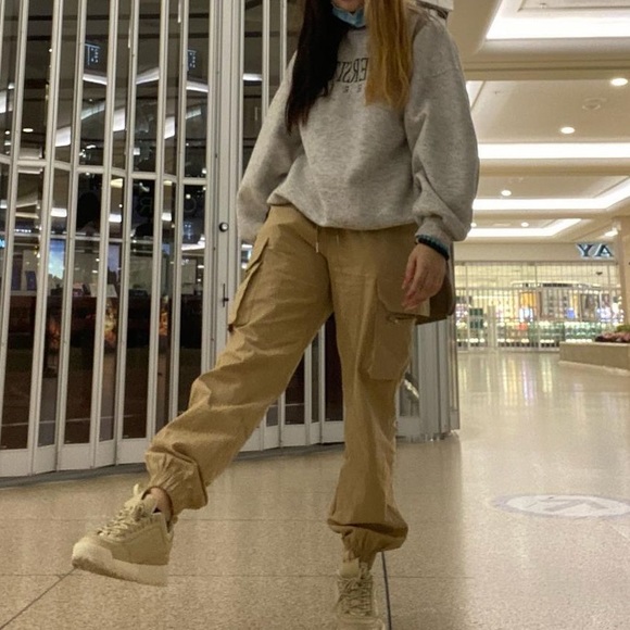 beige cargo pants - Picture 1 of 3